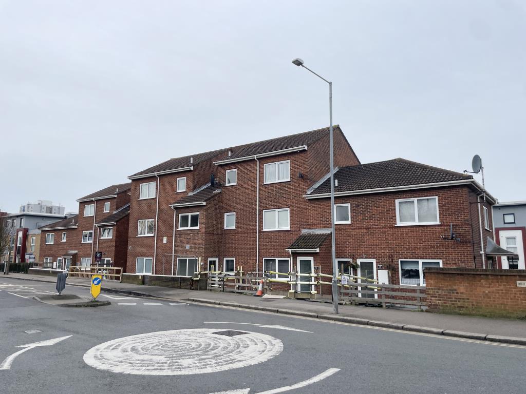 Lot: 97 - FREEHOLD INVESTMENT WITH SIXTEEN GARAGES AND GROUND RENT INVESTMENT - View of Garage and Ground Rent Investment